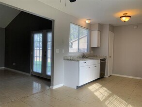 7026 Rockergate Dr in Missouri City, TX - Building Photo - Building Photo
