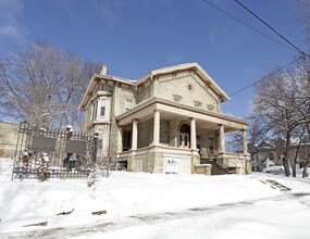 Timothy Brown House in Madison, WI - Foto de edificio - Building Photo