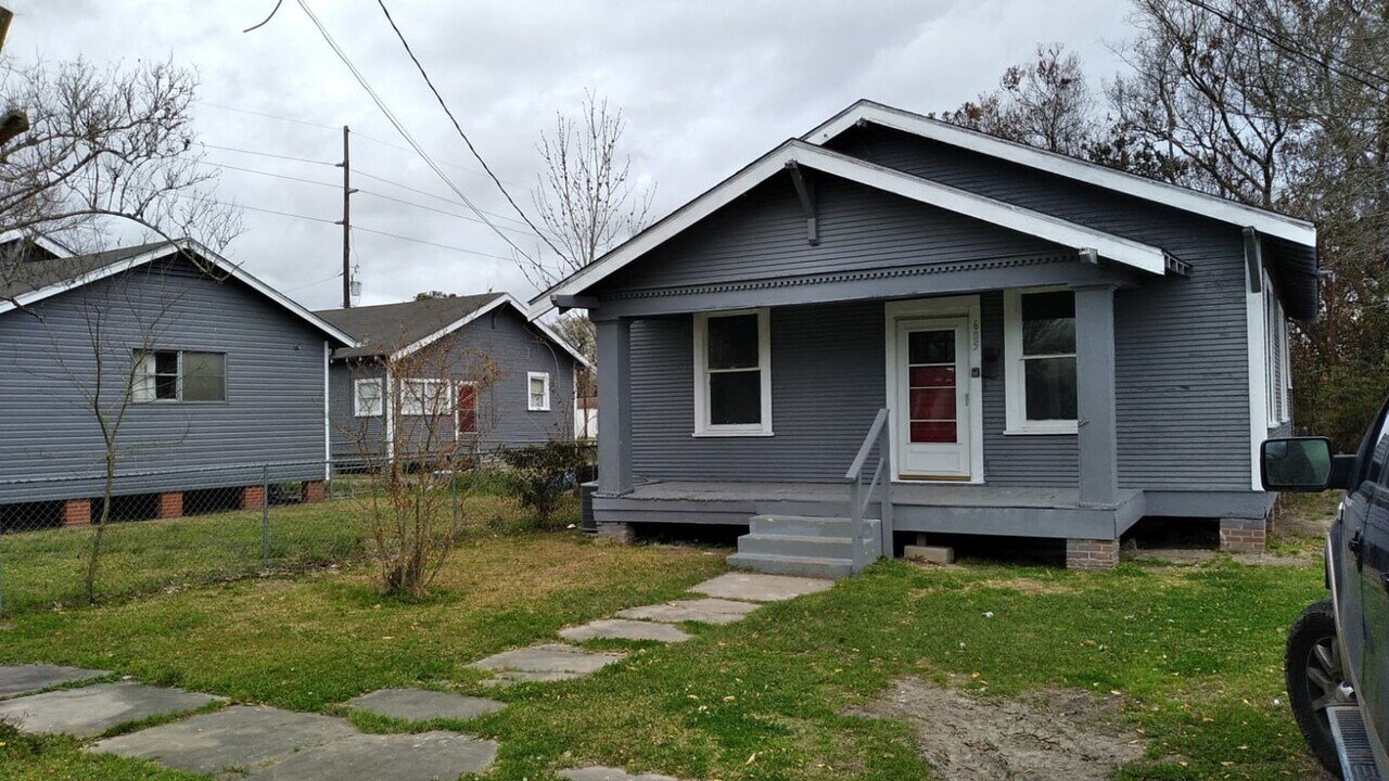 2781 Sabine Pass Ave in Beaumont, TX - Building Photo