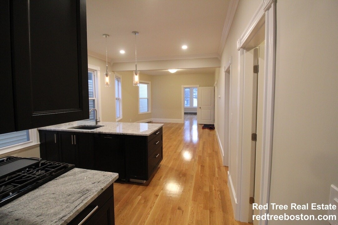 125 Princeton St, Unit 2 in Boston, MA - Foto de edificio
