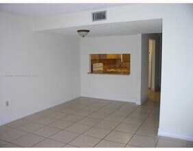 2690 W 76th St-Unit -213 in Hialeah, FL - Building Photo - Building Photo