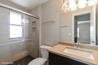 641 E 49th St in Chicago, IL - Building Photo - Building Photo