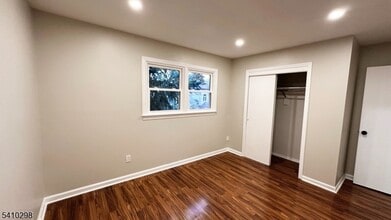 12 Sipp Ave in Clifton, NJ - Foto de edificio - Building Photo