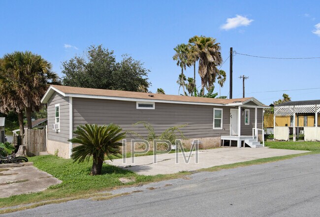 4 S Tejas Rd in Los Fresnos, TX - Foto de edificio - Building Photo