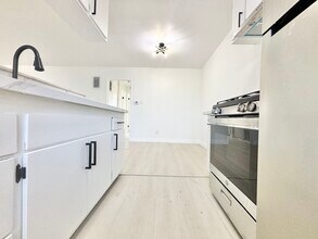 700 Glenway Dr in Inglewood, CA - Building Photo - Building Photo