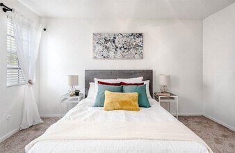 8003 Woodway Dr-Unit -107 in Houston, TX - Building Photo - Building Photo