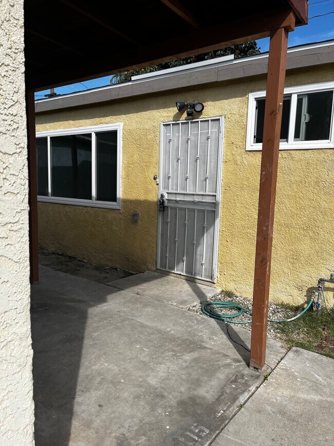 413 E Pacific St in Carson, CA - Building Photo - Building Photo