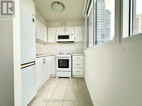 33 Isabella St in Toronto, ON - Building Photo - Building Photo