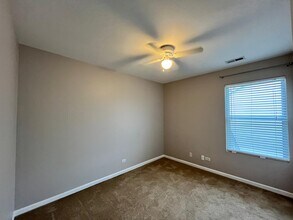 468 Columbine Ln in Bolingbrook, IL - Building Photo - Building Photo