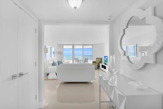 500 S Ocean Blvd in Boca Raton, FL - Building Photo - Building Photo