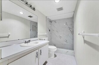 4172 Inverrary Dr, Unit 304 in Lauderhill, FL - Building Photo - Building Photo