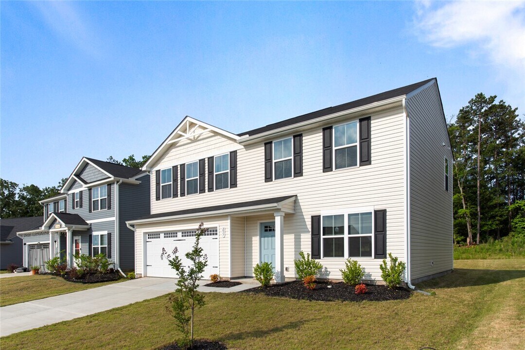 257 Utica Bnd Ct in Seneca, SC - Building Photo