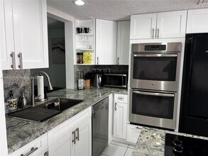2410 NE 10th St in Hallandale Beach, FL - Building Photo - Building Photo