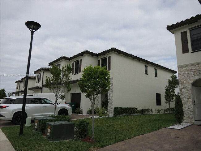 23237 SW 111th Ave in Princeton, FL - Foto de edificio - Building Photo