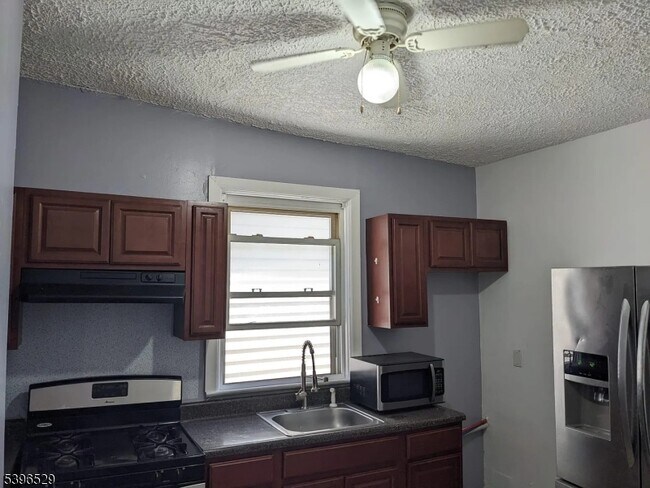 48 Elliott St in Newark, NJ - Building Photo - Building Photo