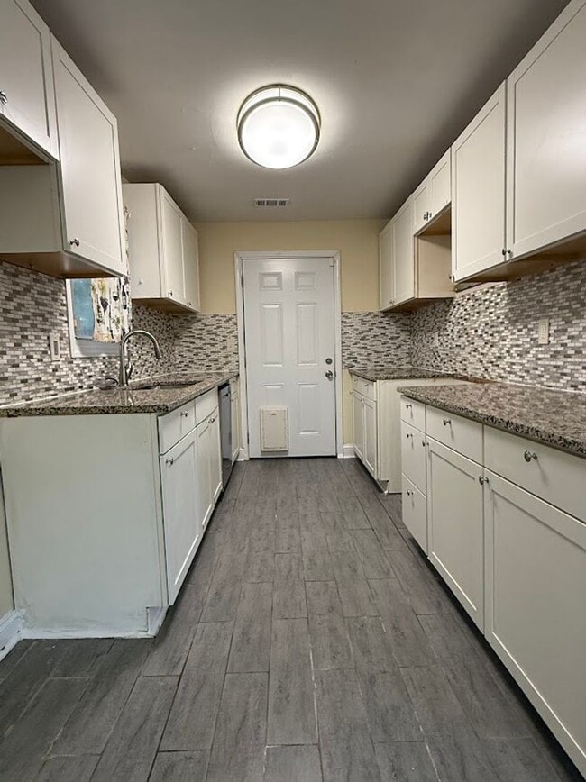 1327 Kenilworth Dr SW in Atlanta, GA - Foto de edificio - Building Photo