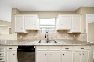 5 Tiffany Square in Sugar Land, TX - Building Photo - Building Photo