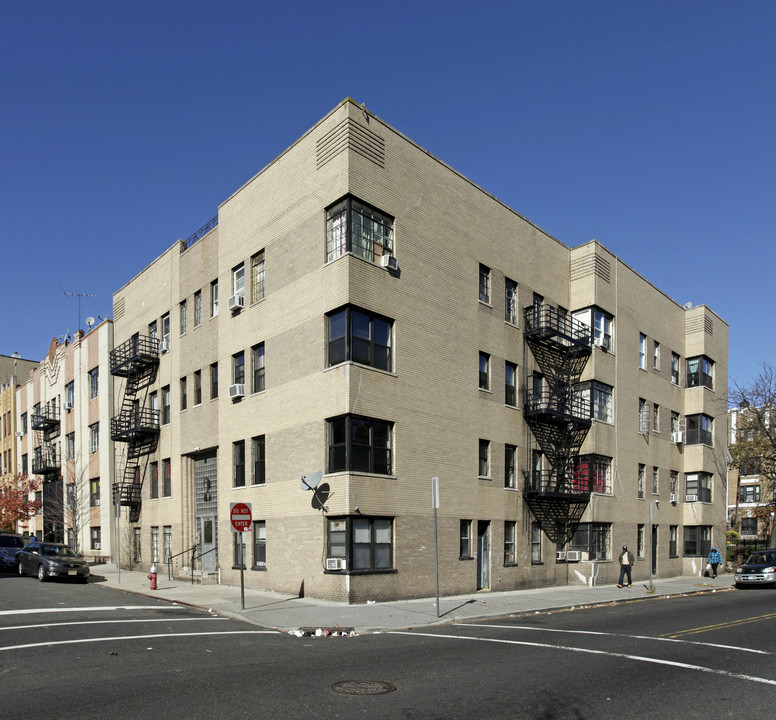 2 Kensington Ave in Jersey City, NJ - Building Photo