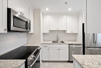 27 Chestnut St, Unit 2 in Boston, MA - Foto de edificio - Building Photo