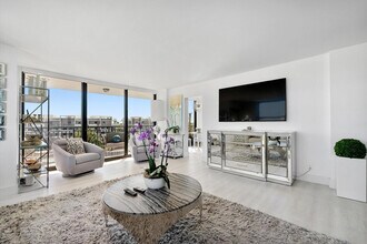 3031 N Ocean Blvd in Fort Lauderdale, FL - Foto de edificio - Building Photo