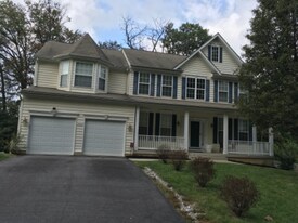 8484 Oak Run Way in Ellicott City, MD - Building Photo