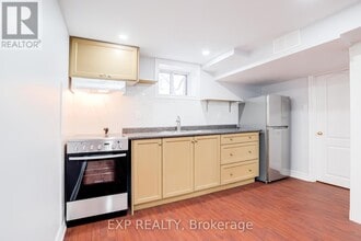 384 Oakwood Ave in Toronto, ON - Building Photo - Building Photo