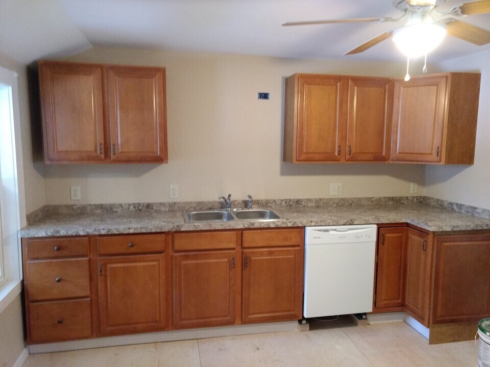 9707 State Rd in Glenwood, NY - Building Photo