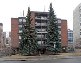 Bow Claire Apartments in Calgary, AB - Building Photo - Building Photo