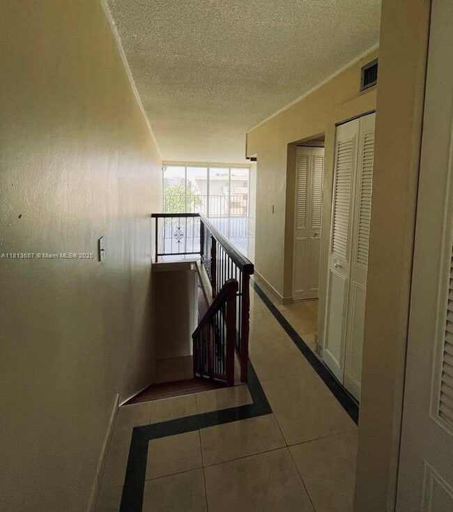 9220 Fontainebleau Blvd in Miami, FL - Foto de edificio - Building Photo