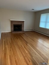 8188 Meadowview Ln in Mechanicsville, VA - Building Photo - Building Photo