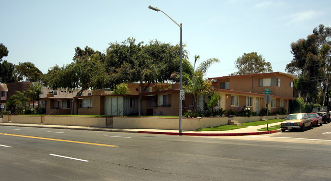 3980-3994 Ingraham St in San Diego, CA - Building Photo - Building Photo