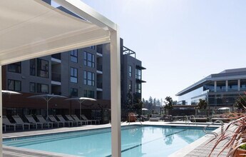 1001 N Shoreline Blvd in Mountain View, CA - Building Photo - Building Photo