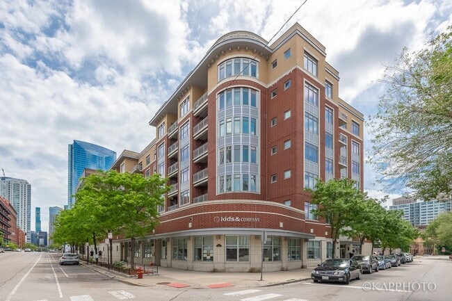 657 W Fulton St, Unit 609 in Chicago, IL - Building Photo - Building Photo