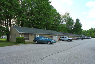 Holly Ridge Apartments in Madison, OH - Building Photo - Building Photo