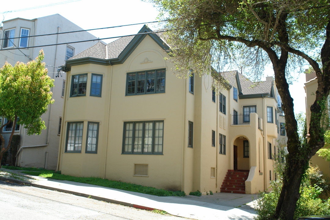 2444 Hilgard Ave in Berkeley, CA - Foto de edificio