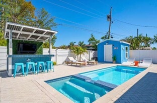 10907 57th Ave in Seminole, FL - Building Photo