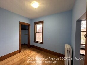 2505 Garfield Ave in Minneapolis, MN - Building Photo - Building Photo