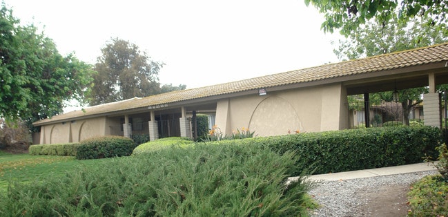 109 N Cambridge Ave in Claremont, CA - Foto de edificio - Building Photo