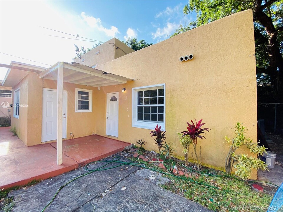 1278 NW 44th St in Miami, FL - Building Photo