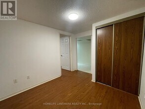 90 Crittenden Square in Toronto, ON - Building Photo - Building Photo