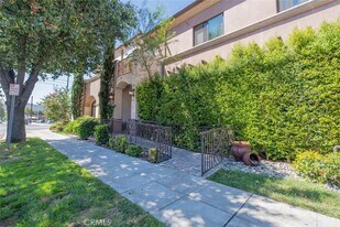 201 N Reese Pl, Unit 103 in Burbank, CA - Building Photo