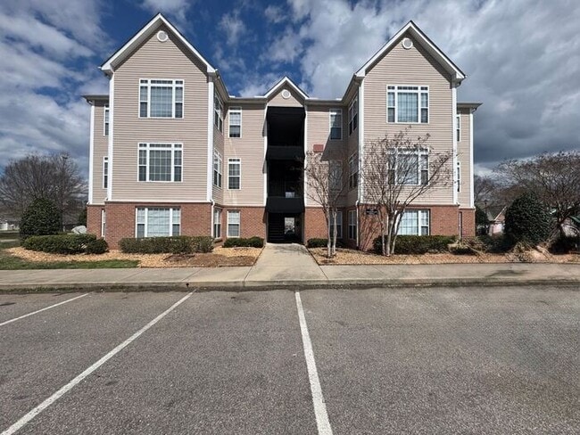 property at 2501 Huntscroft Ln