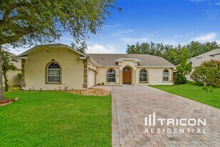 4907 Cape Hatteras Dr in Clermont, FL - Building Photo