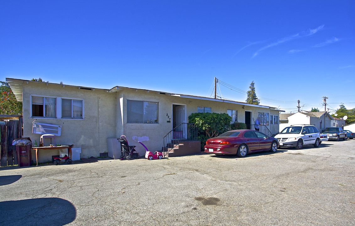 223 Smalley Ave in Hayward, CA - Foto de edificio