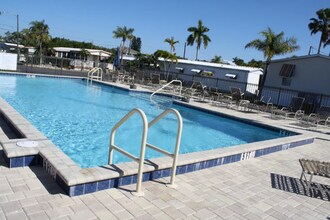 2601 Gulf Dr N in Bradenton Beach, FL - Foto de edificio - Building Photo