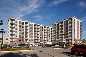 1600 Hyde Park Village Apartments in London, ON - Building Photo - Building Photo