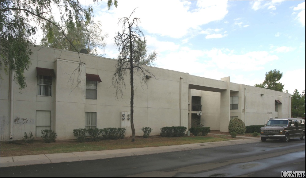 Lake Point Village Condominiums in Tempe, AZ - Building Photo