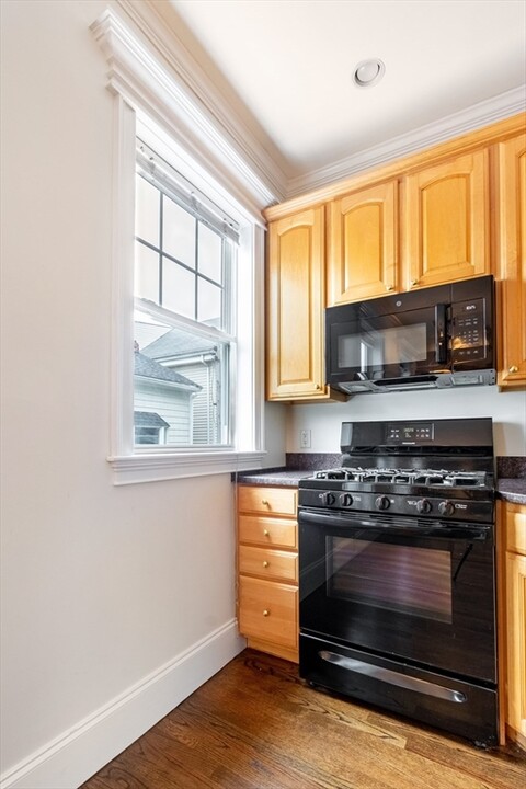 283 Bowen St, Unit 2 in Boston, MA - Building Photo