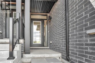 102 Gort Ave in Brant, ON - Building Photo - Building Photo