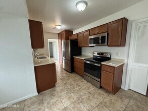 5444 E Pinchot Ave in Phoenix, AZ - Building Photo - Building Photo